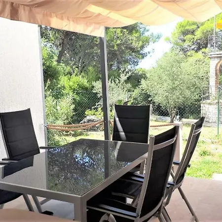 Apartmen Relax 200 M T Beach Apartment Rovinj Exterior photo