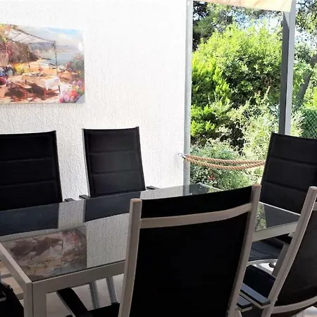 Apartmen Relax 200 M T Beach Apartment Rovinj Exterior photo
